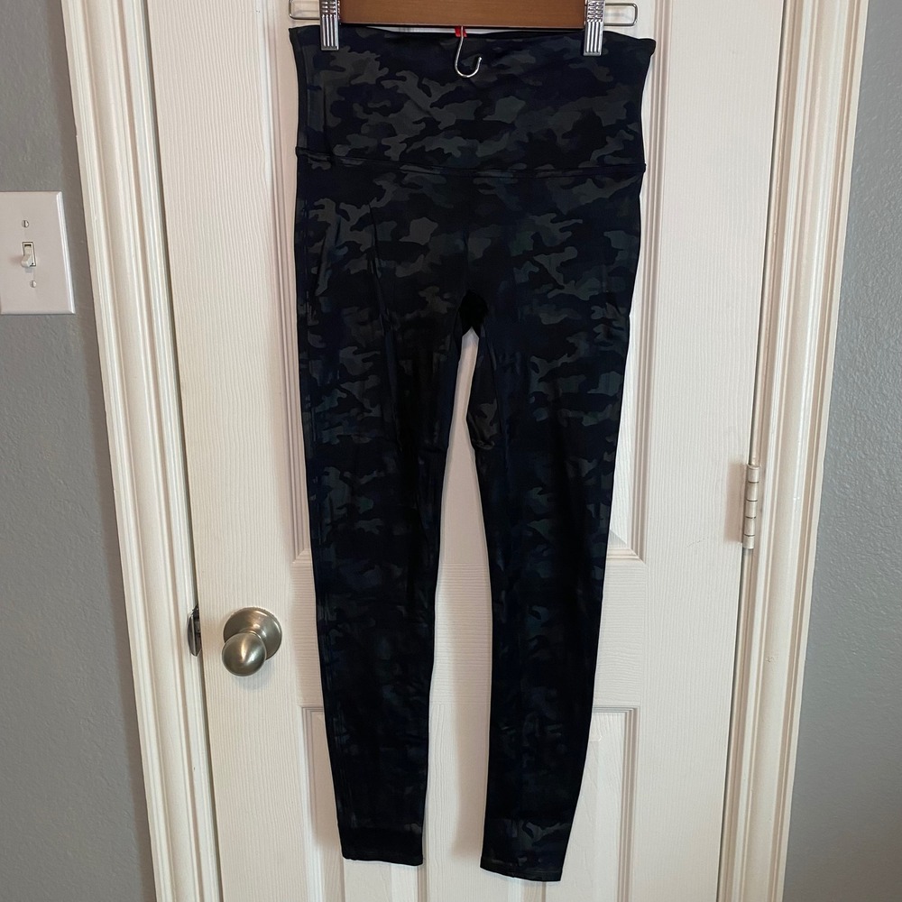 Spanx Seamless Leggings Womens Large Black Camo High Waisted‎ Athleisure Casual